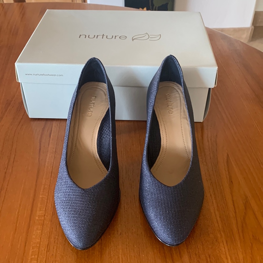 Women's Nurture 2.5 heel Pumps ,Never worn, in a box, Size 6.5, color - Blue.